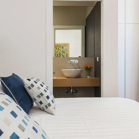 900 Piazza Del Popolo 4* Rzym