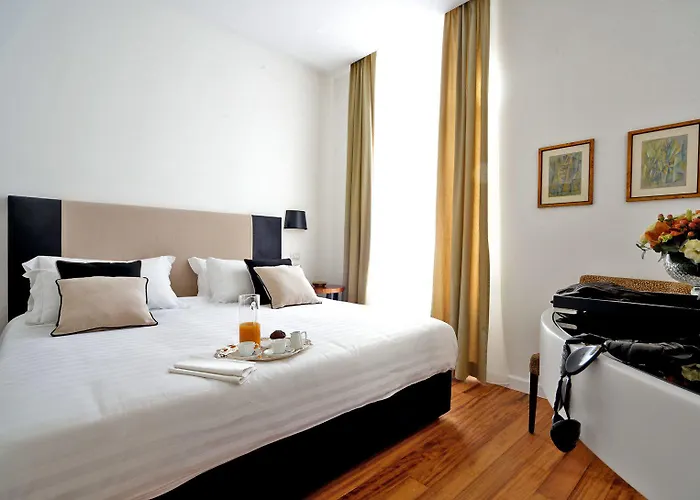 900 Piazza Del Popolo