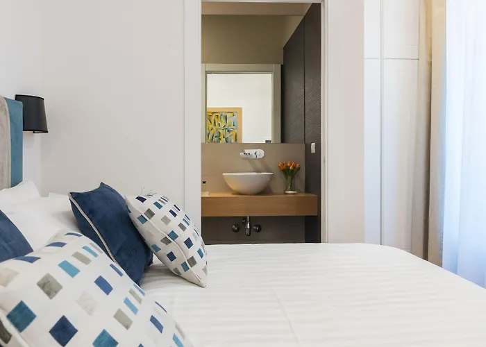 900 Piazza Del Popolo 4* Roma